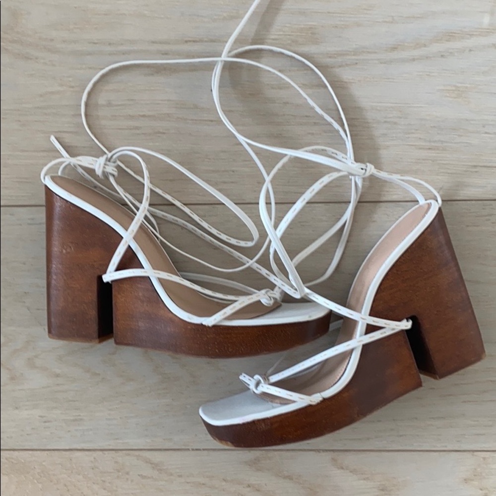 Brand new never worn Jacquemus platform sandals